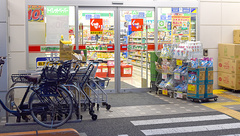 スギ薬局　清瀬店の入口