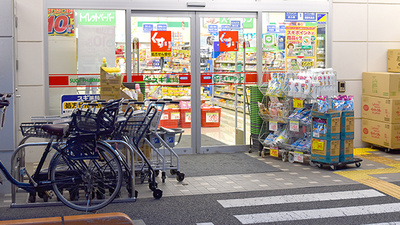 スギ薬局　清瀬店の入口