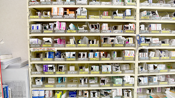 スギ薬局　清瀬店の薬棚