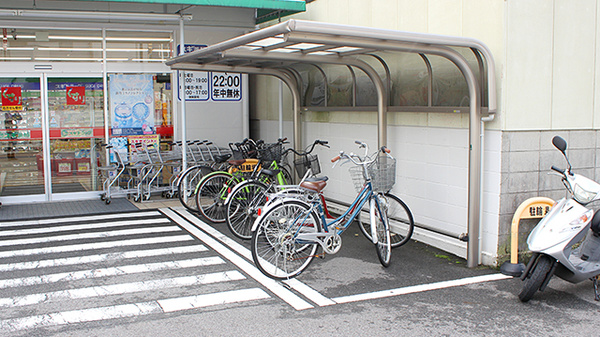 スギ薬局　六田店の駐輪場