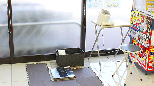 スギ薬局　大倉山店の検体測定器