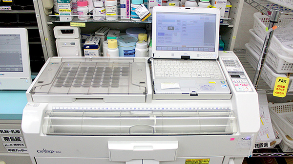 スギ薬局　中青木店の調剤器具