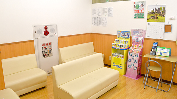 スギ薬局　高井戸店の待合スペース