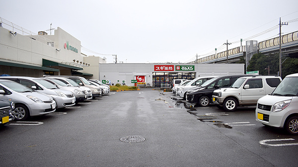 スギ薬局　茅ヶ崎香川店の駐車場