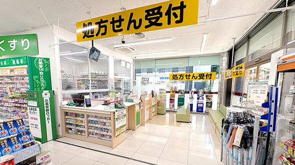 スギ薬局　瓦町一丁目店の入口