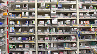 スギ薬局　東久留米下里店の薬棚