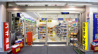 スギ薬局　日本橋横山町店の入口