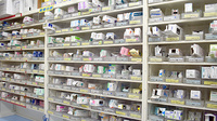 スギ薬局　日本橋横山町店の薬棚