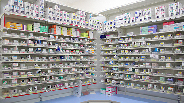 スギ薬局　ベルク春日部緑町店の薬棚