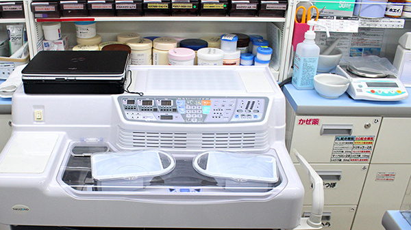 スギ薬局　白山通り店の調剤器具
