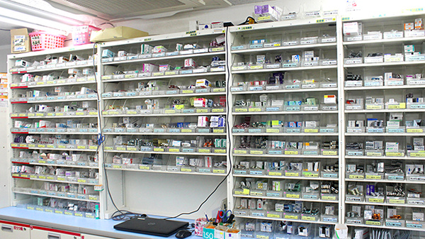 スギ薬局　白山通り店の薬棚