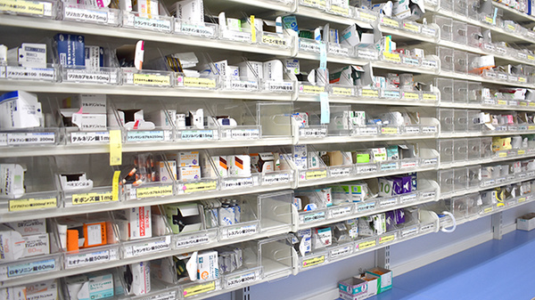 スギ薬局　西東京北原町店の薬棚