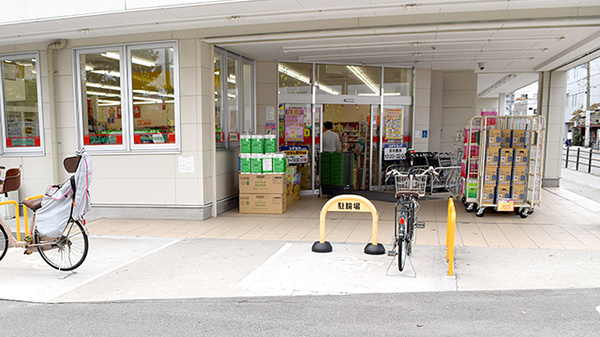 スギ薬局　東今里店の駐輪場