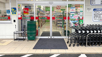 スギ薬局　西田辺店の入口