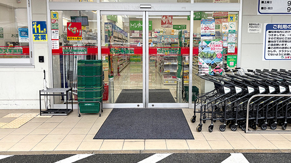 スギ薬局　西田辺店の入口