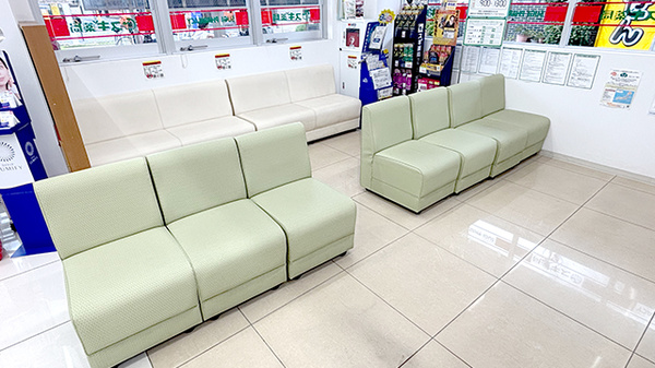 スギ薬局　西田辺店の待合スペース