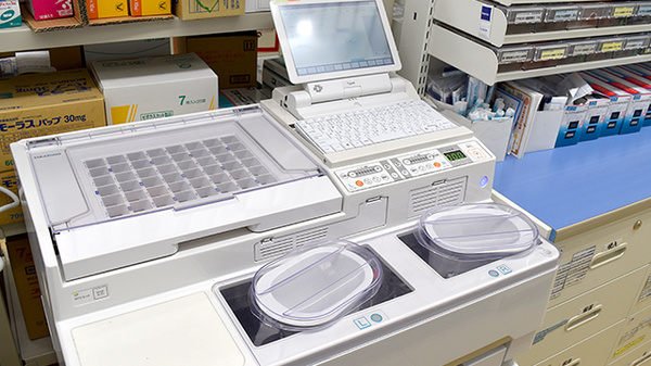 スギ薬局　調布布田店の調剤器具