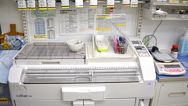 スギ薬局　江東富岡店の調剤器具