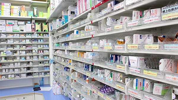 スギ薬局　南大井店の薬棚