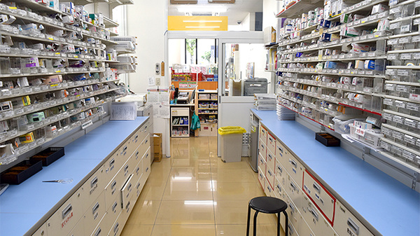 スギ薬局　本陣店の調剤室