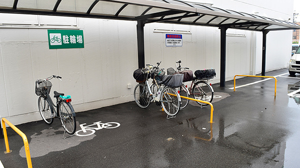 スギ薬局　本陣店の駐輪場