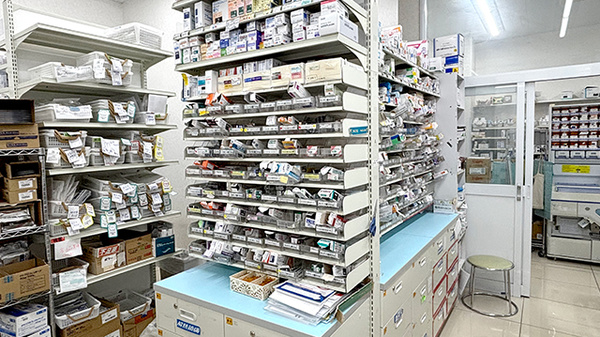 スギ薬局　昭和町駅前店の調剤室