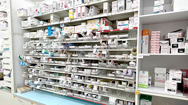 スギ薬局　昭和町駅前店の薬棚