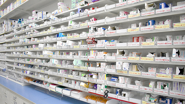 スギ薬局　いずみ野駅前店の薬棚