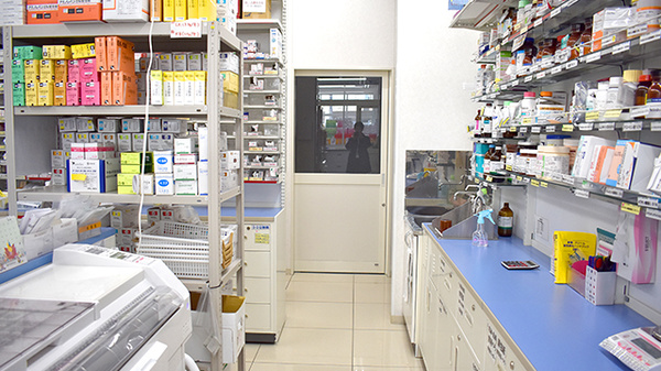 スギ薬局　新橋町店の調剤室