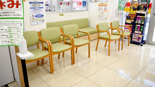 スギ薬局　住吉苅田店の待合スペース