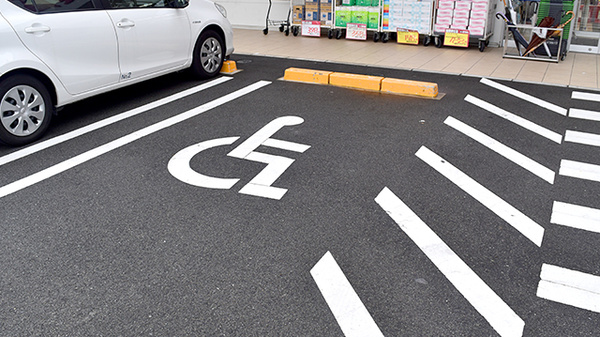スギ薬局　加美中店の駐車場