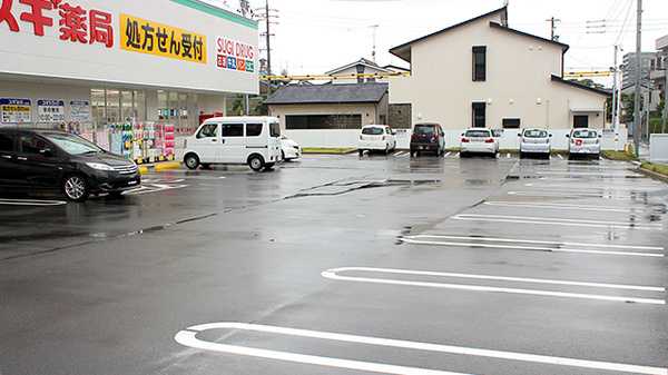 スギ薬局　汐路店の駐車場