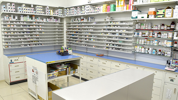 スギ薬局　南小岩店の調剤室