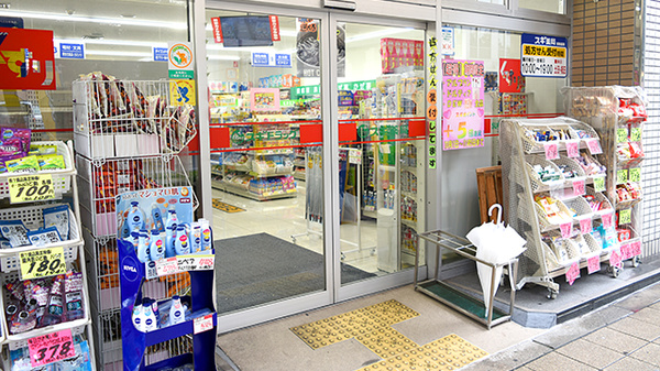 スギ薬局　四ツ橋店の入口