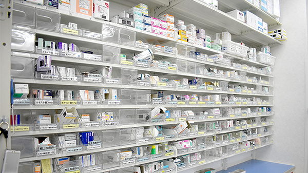 スギ薬局　江東橋店の薬棚