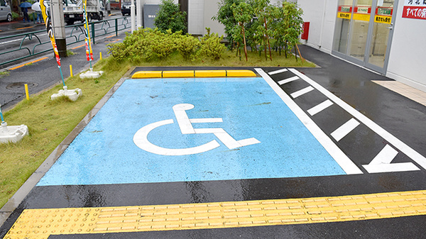 スギ薬局　上井草店の駐車場