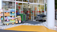 スギ薬局　戸田喜沢店の入口