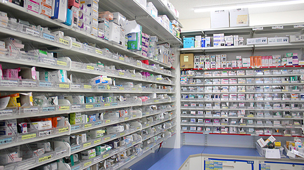スギ薬局　戸田喜沢店の薬棚