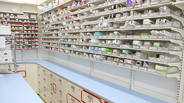 スギ薬局　笠寺南店の薬棚