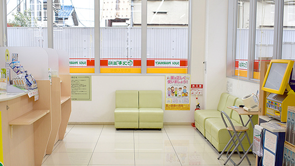 スギ薬局　大泉学園店の待合スペース