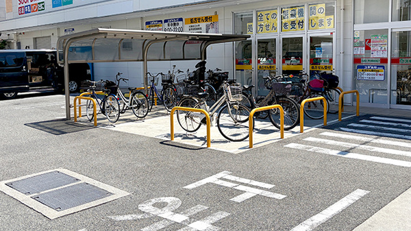 スギ薬局　加美北店の駐輪場