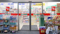 スギ薬局　小石川１丁目店の入口