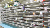 スギ薬局　長居店の薬棚