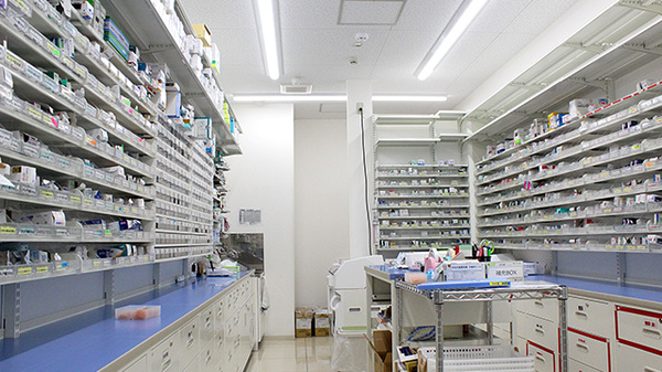 スギ薬局　岩本町店の調剤室