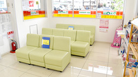 スギ薬局　福町店の待合スペース