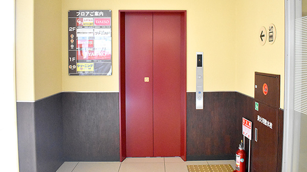スギ薬局　熊谷箱田店のエレベーター
