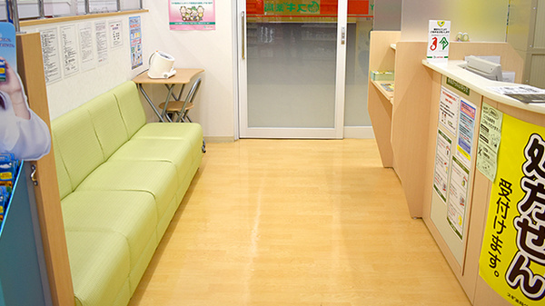 スギ薬局　熊谷箱田店の待合スペース
