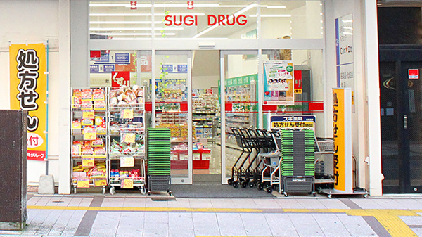 スギ薬局　船橋本町店の入口