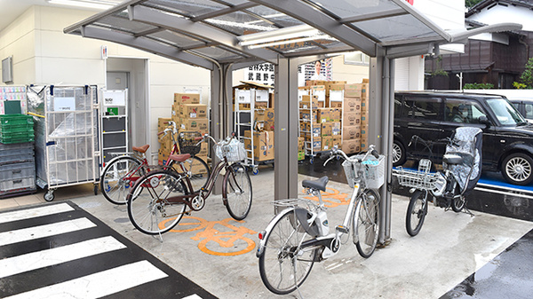 スギ薬局　三鷹深大寺店の駐輪場