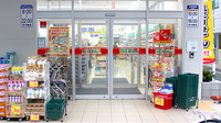 スギ薬局　東尾久店の入口